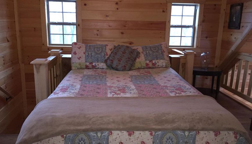 The Genoa Cabin- Bedroom