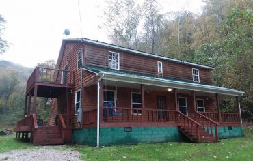 Radnor Hollow Bunkhouse - Bunkhouse Front